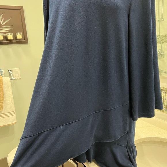 Size XL Suzanne Betro Tunic - Picture 2 of 6